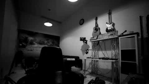 Snapshot of sneaky1985 chatting on 21, 12, 2025 sneaky1985 online show from 21, 12, 2025