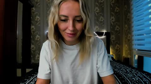 Snapshot of snezanablond chatting on 29, 12, 2024 Sneja online show from 29, 12, 2024