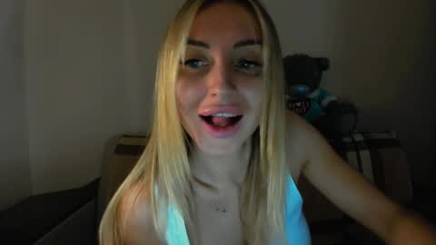 Snapshot of snezanablond chatting on 8, 2, 2025 Sneja online show from 8, 2, 2025