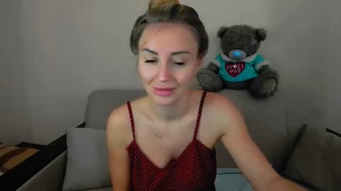 Snapshot of snezanablond chatting on 13, 2, 2025 Sneja online show from 13, 2, 2025