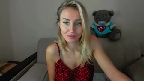 Snapshot of snezanablond chatting on 13, 2, 2025 Sneja online show from 13, 2, 2025