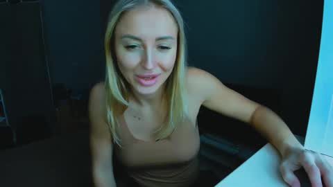 Snapshot of snezanablond chatting on 24, 2, 2025 Sneja online show from 24, 2, 2025