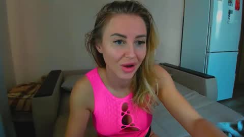 Snapshot of snezanablond chatting on 26, 2, 2025 Sneja online show from 26, 2, 2025