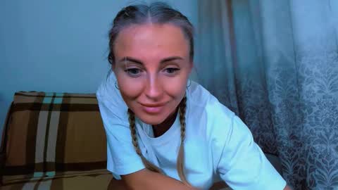 Snapshot of snezanablond chatting on 29, 10, 2025 Sneja online show from 29, 10, 2025