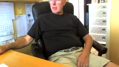 snickarn335731 online show from 10, 9, 2025