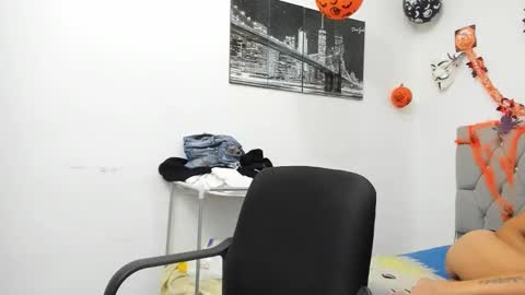 Snapshot of sofi_and_santy chatting on 8, 11, 2025 SOFI AND SANTY online show from 8, 11, 2025