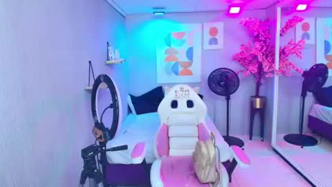 Snapshot of sofi_monroeee chatting on 4, 7, 2026 Sofia online show from 4, 7, 2026