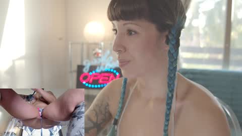 Sofi Mora online show from 24, 1, 2025