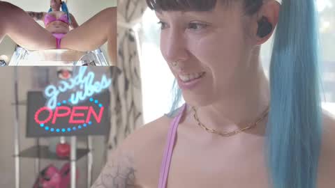 Sofi Mora online show from 17, 2, 2025