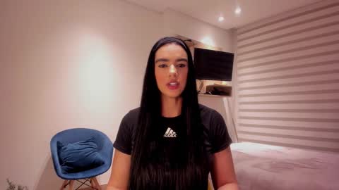 Sofi Saenzz  online show from 8, 11, 2025