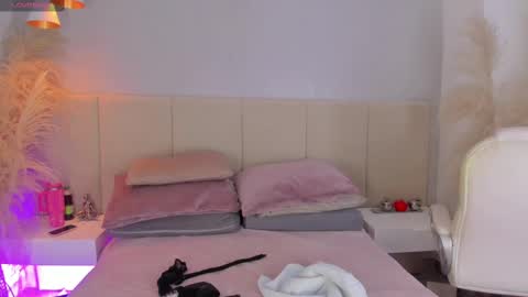 SOFIA PAMELA online show from 13, 9, 2025