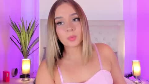 Snapshot of sofia_pamela_ chatting on 21, 7, 2026 online show from 21, 7, 2026