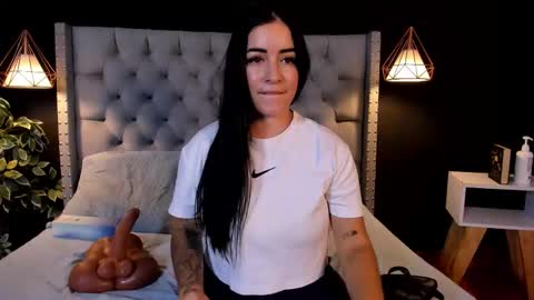 Snapshot of sofia_riveraa chatting on 12, 11, 2025 SOFIA online show from 12, 11, 2025