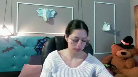 Snapshot of sofia_white3 chatting on 28, 10, 2025 Sofa online show from 28, 10, 2025