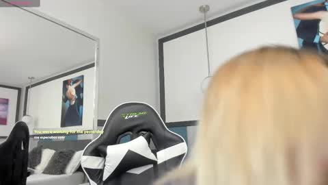 Snapshot of sofiaa_morris chatting on 2, 10, 2025 Sofia online show from 2, 10, 2025