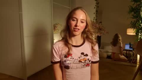 Snapshot of sofiaaaxoxoxo chatting on 3, 11, 2025 Sofia online show from 3, 11, 2025