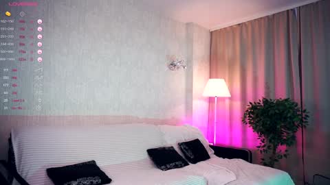 Hi My name is Sofia Welcome to my room Please thumbs up - its important online show from 9, 12, 2024