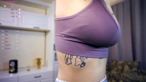 Hi My name is Sofia Welcome to my room Please thumbs up - its important online show from 23, 12, 2024