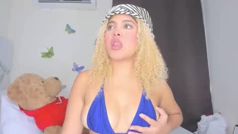 sofiacastillo01 online show from 19, 12, 2025