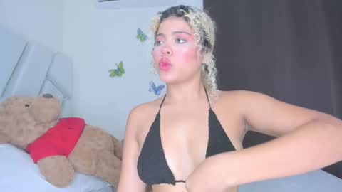 sofiacastillo01 online show from 5, 4, 2026