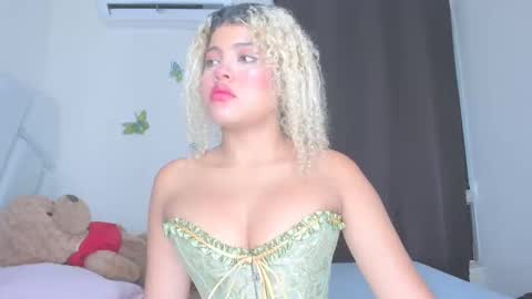 sofiacastillo01 online show from 11, 4, 2026