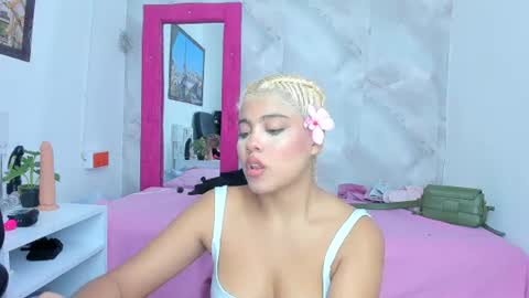 sofiacastillo01 online show from 21, 6, 2026