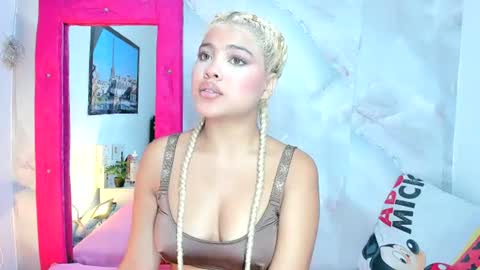 sofiacastillo01 online show from 25, 6, 2026