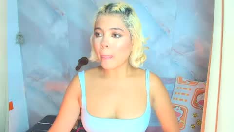 sofiacastillo01 online show from 16, 7, 2026