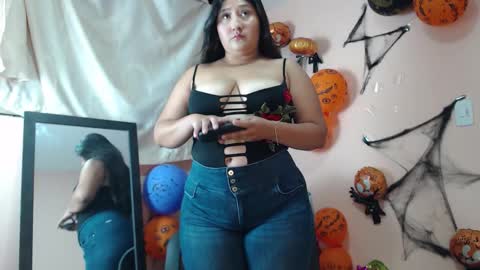 Snapshot of soficurvy19 chatting on 5, 11, 2025 sofi lara online show from 5, 11, 2025