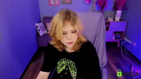 Snapshot of softflame chatting on 24, 11, 2025 softflame online show from 24, 11, 2025