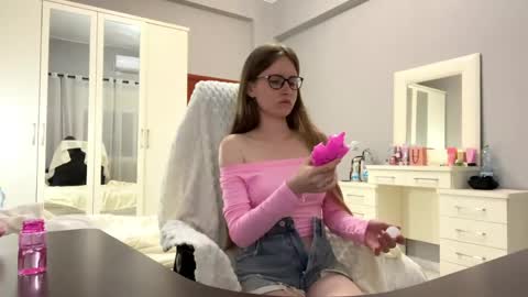 softlygirl online show from 18, 5, 2026