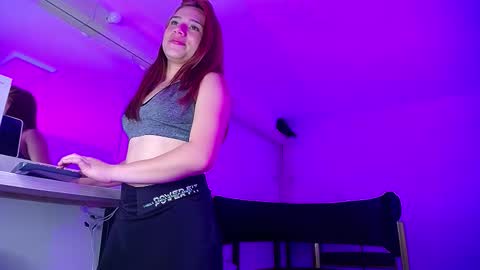 Snapshot of solara_ chatting on 4, 11, 2025 solara online show from 4, 11, 2025