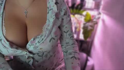 Gaby Solis online show from 25, 7, 2026