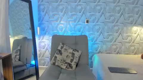 Snapshot of sophi_01 chatting on 1, 7, 2026 sophie online show from 1, 7, 2026