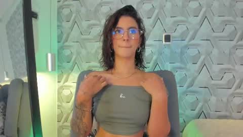 Snapshot of sophi_01 chatting on 4, 7, 2026 sophie online show from 4, 7, 2026