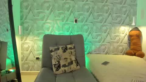 Snapshot of sophi_01 chatting on 8, 7, 2026 sophie online show from 8, 7, 2026