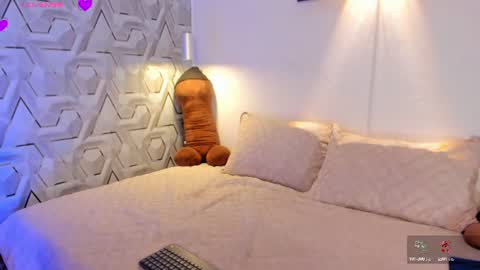 Snapshot of sophi_01 chatting on 10, 7, 2026 sophie online show from 10, 7, 2026
