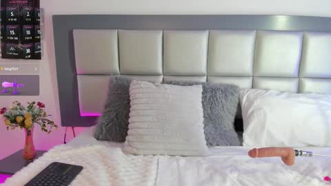 sophi Leone online show from 17, 2, 2026