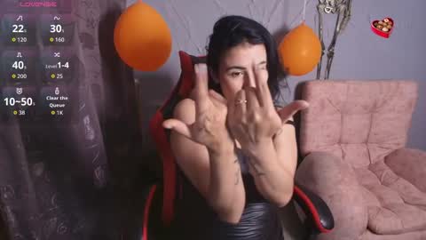 Sophi Tay online show from 18, 10, 2025