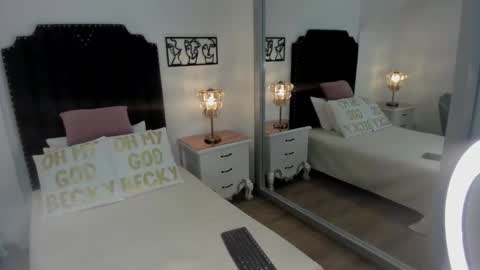 Snapshot of sophia_boods chatting on 8, 3, 2026 sophia boods online show from 8, 3, 2026