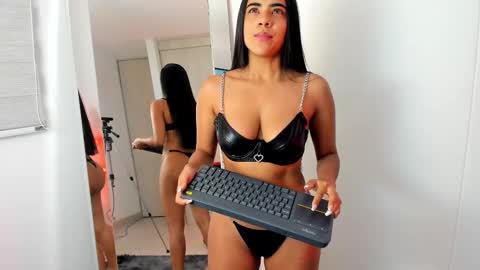 Snapshot of sophia_owens_2 chatting on 5, 3, 2025 sophia_owens_2 online show from 5, 3, 2025