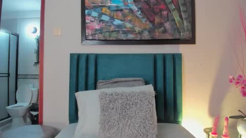 sophiacolliins online show from 13, 9, 2025