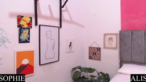Sophie  Alis online show from 12, 2, 2025
