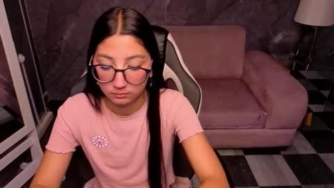 Snapshot of sophie_jones_b chatting on 3, 3, 2026 sophie_jones_b online show from 3, 3, 2026