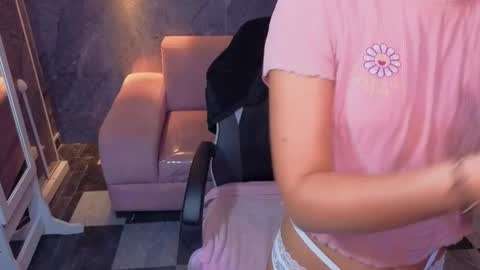 Snapshot of sophie_jones_b chatting on 20, 4, 2026 sophie_jones_b online show from 20, 4, 2026
