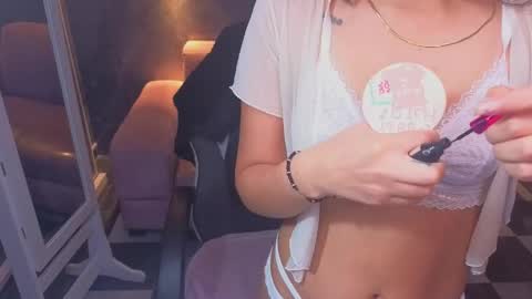 Snapshot of sophie_jones_b chatting on 28, 4, 2026 sophie_jones_b online show from 28, 4, 2026