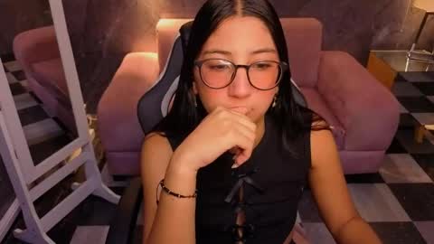 Snapshot of sophie_jones_b chatting on 2, 5, 2026 sophie_jones_b online show from 2, 5, 2026