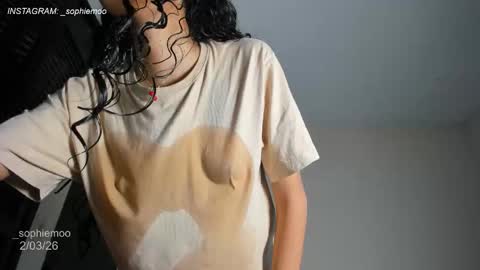 Snapshot of sophie_moo chatting on 2, 3, 2026 Sophie online show from 2, 3, 2026