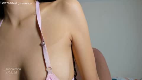 Snapshot of sophie_moo chatting on 5, 3, 2026 Sophie online show from 5, 3, 2026