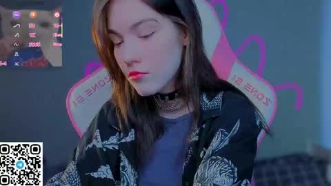 sophie_nomenal_ online show from 30, 4, 2026